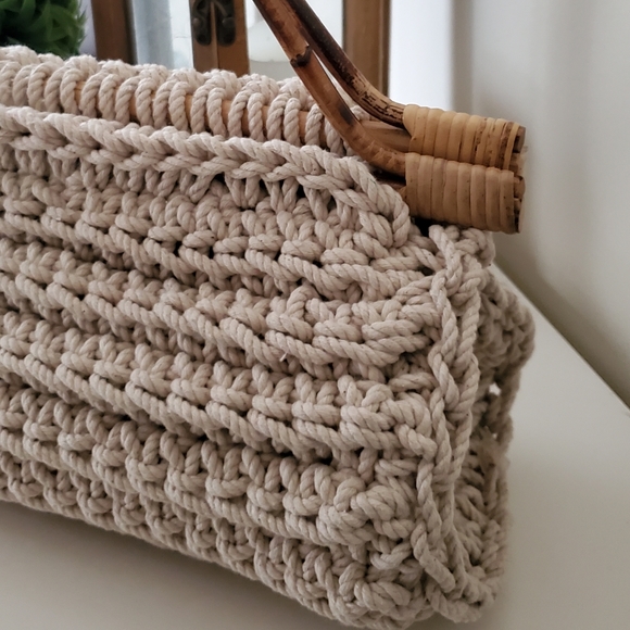 Stunning Crochet Purse - Picture 5 of 5